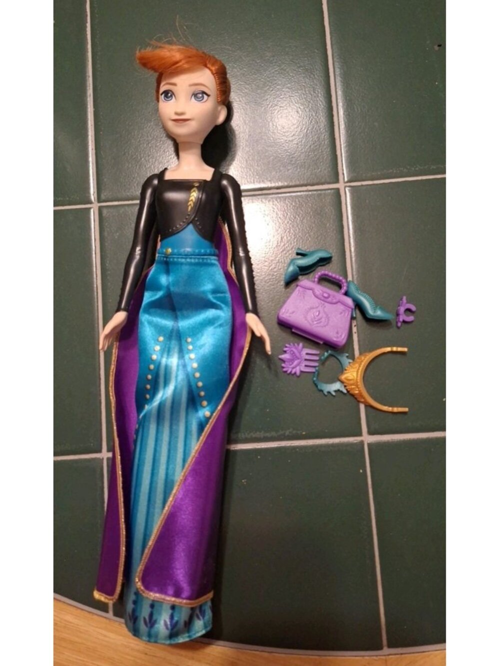 Disney Frozen Spin & Reveal Elsa Doll With Accessories No Box New